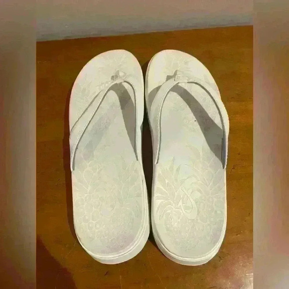 NWOT Olukai Nu’a Pi’o flip flop - Picture 3 of 9